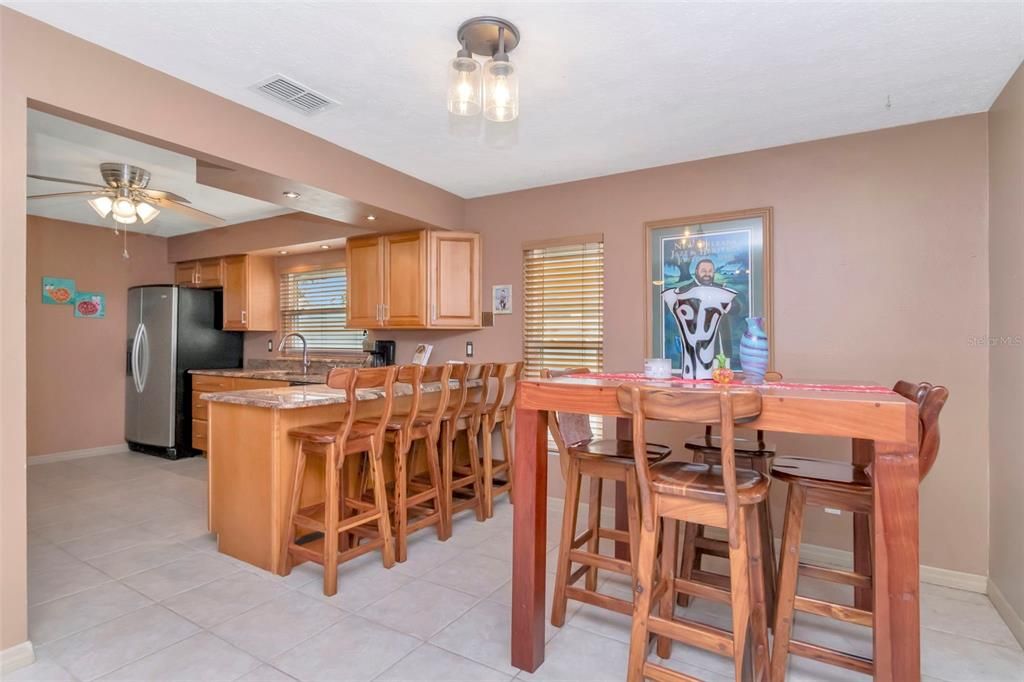 En Venta: $385,000 (2 camas, 2 baños, 1172 Pies cuadrados)