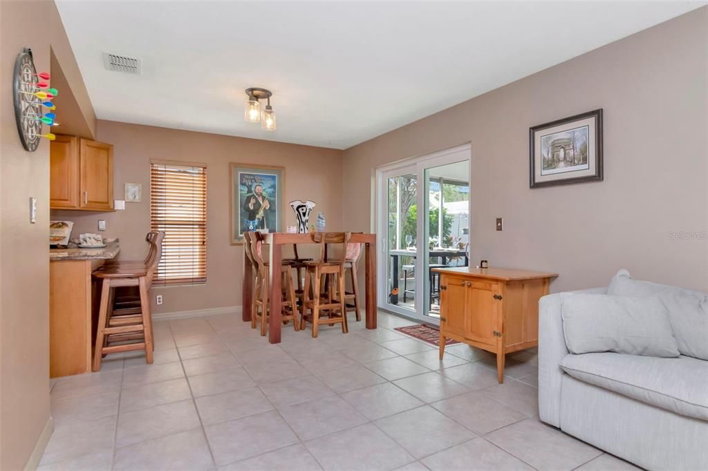 En Venta: $385,000 (2 camas, 2 baños, 1172 Pies cuadrados)