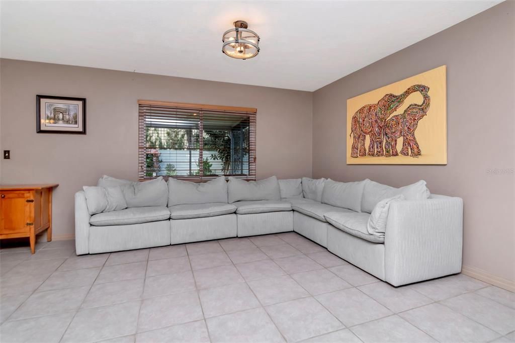 En Venta: $385,000 (2 camas, 2 baños, 1172 Pies cuadrados)