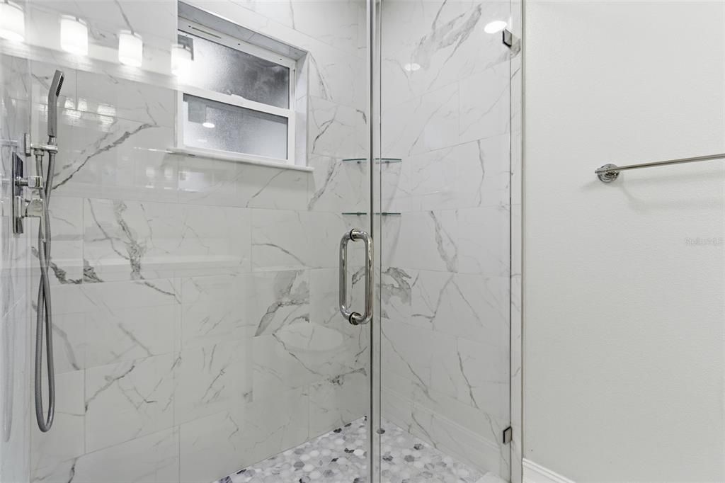 En Venta: $374,999 (3 camas, 2 baños, 1702 Pies cuadrados)