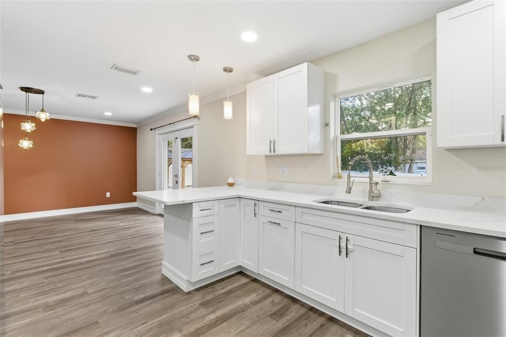 En Venta: $374,999 (3 camas, 2 baños, 1702 Pies cuadrados)