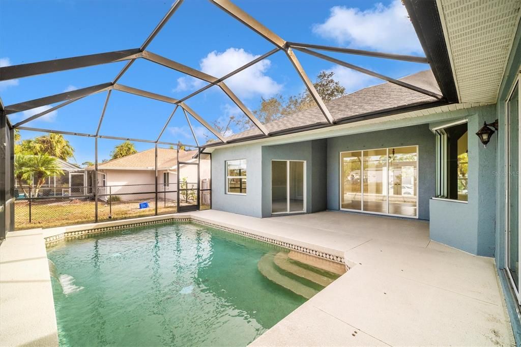 Под контрактом: $2,200 (3 спален, 2 ванн, 1818 Квадратных фут)