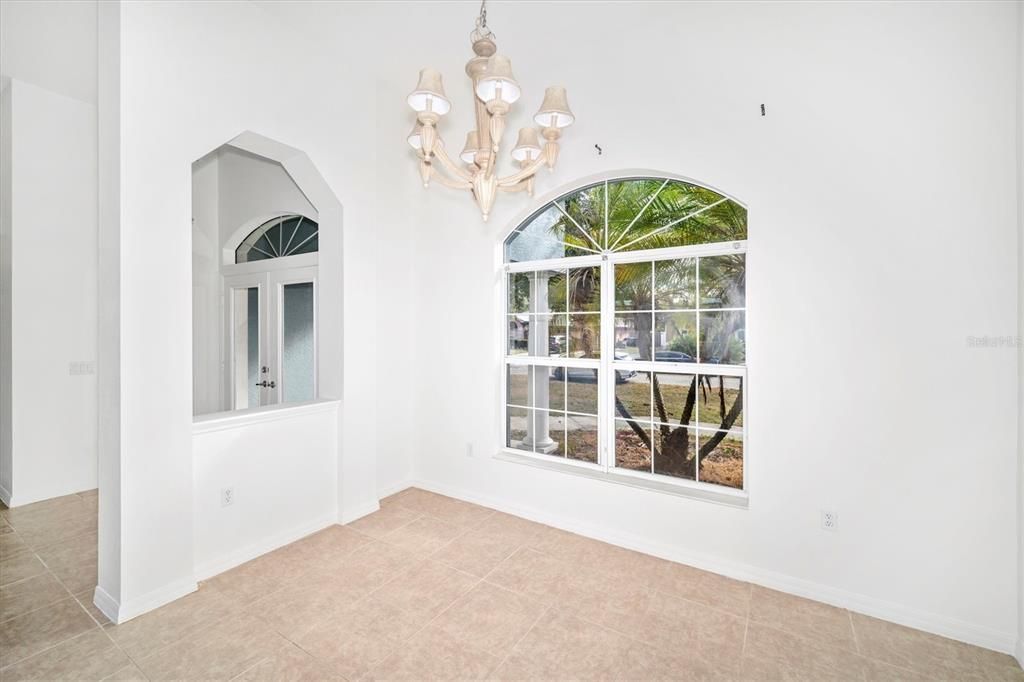 Под контрактом: $2,200 (3 спален, 2 ванн, 1818 Квадратных фут)