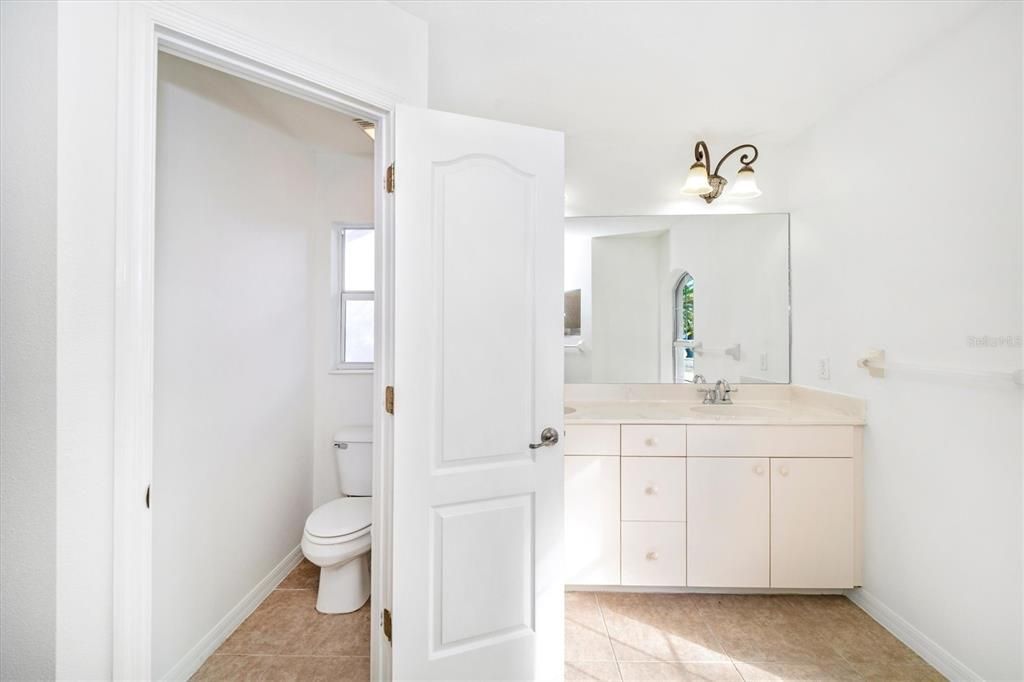 Под контрактом: $2,200 (3 спален, 2 ванн, 1818 Квадратных фут)