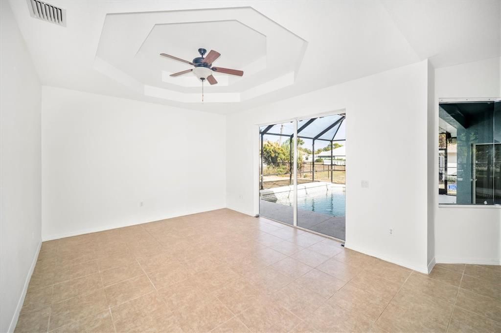 Под контрактом: $2,200 (3 спален, 2 ванн, 1818 Квадратных фут)