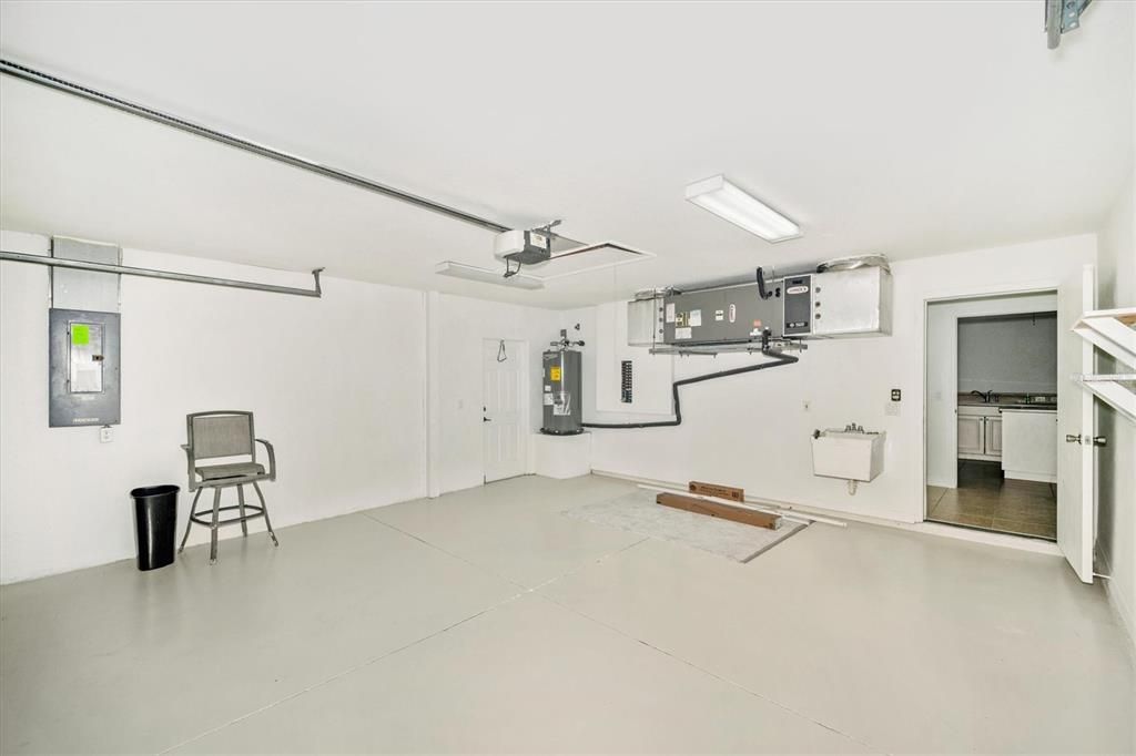 Под контрактом: $2,200 (3 спален, 2 ванн, 1818 Квадратных фут)