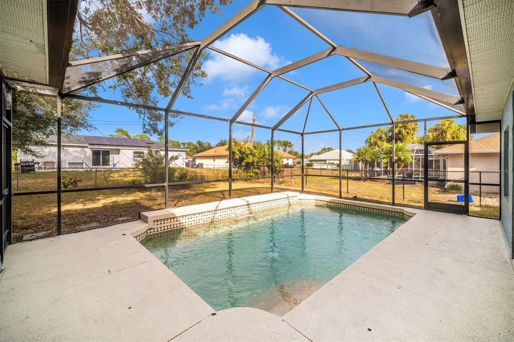 Под контрактом: $2,200 (3 спален, 2 ванн, 1818 Квадратных фут)