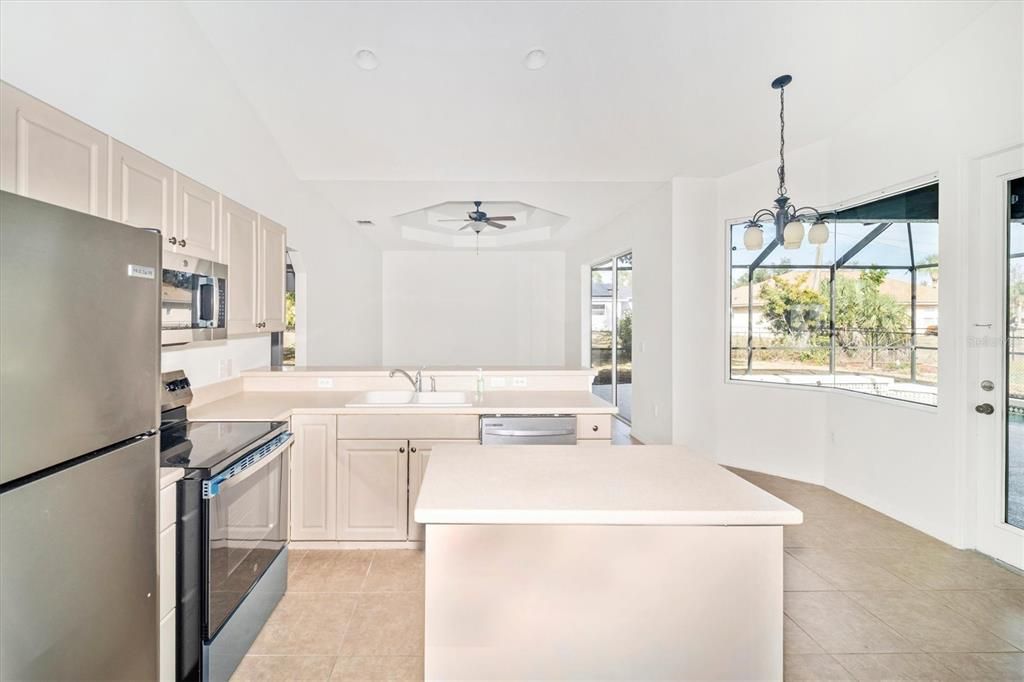 Под контрактом: $2,200 (3 спален, 2 ванн, 1818 Квадратных фут)