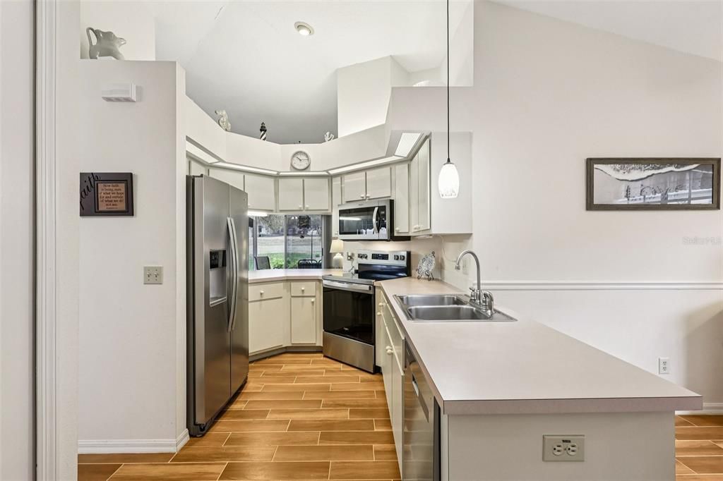 For Sale: $235,000 (2 beds, 2 baths, 1228 Square Feet)