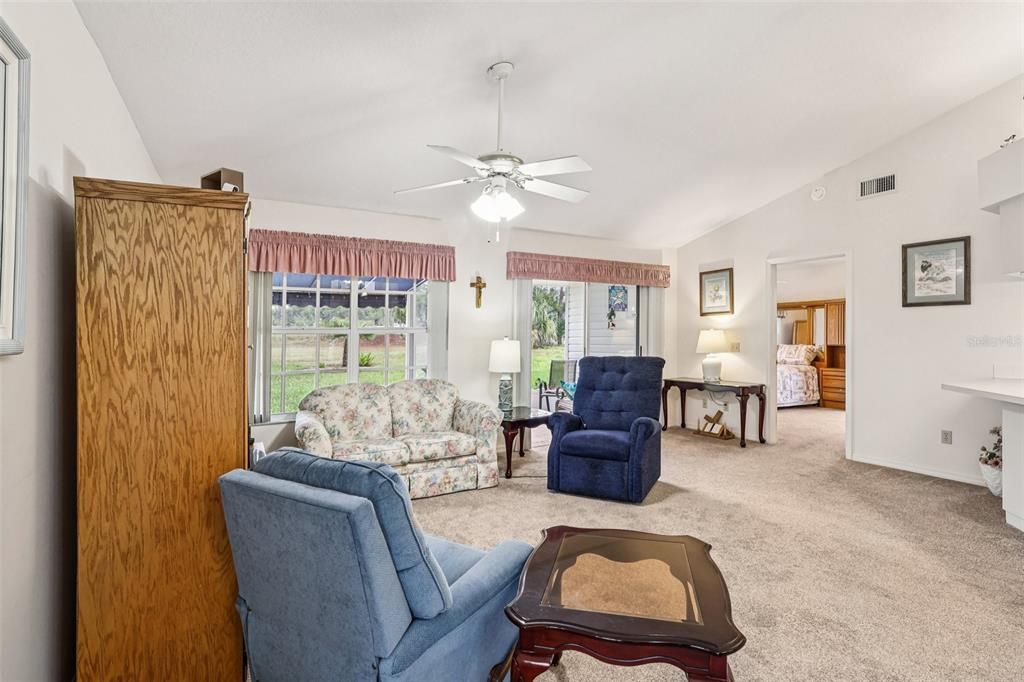 For Sale: $235,000 (2 beds, 2 baths, 1228 Square Feet)