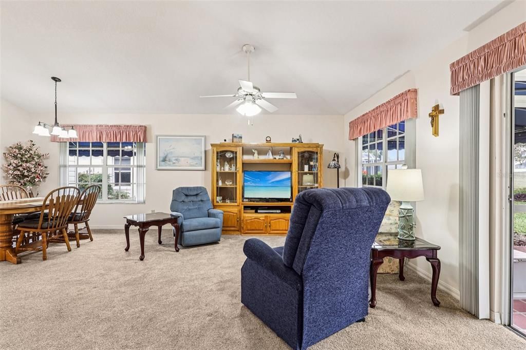 For Sale: $235,000 (2 beds, 2 baths, 1228 Square Feet)