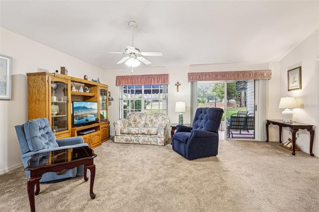 For Sale: $235,000 (2 beds, 2 baths, 1228 Square Feet)