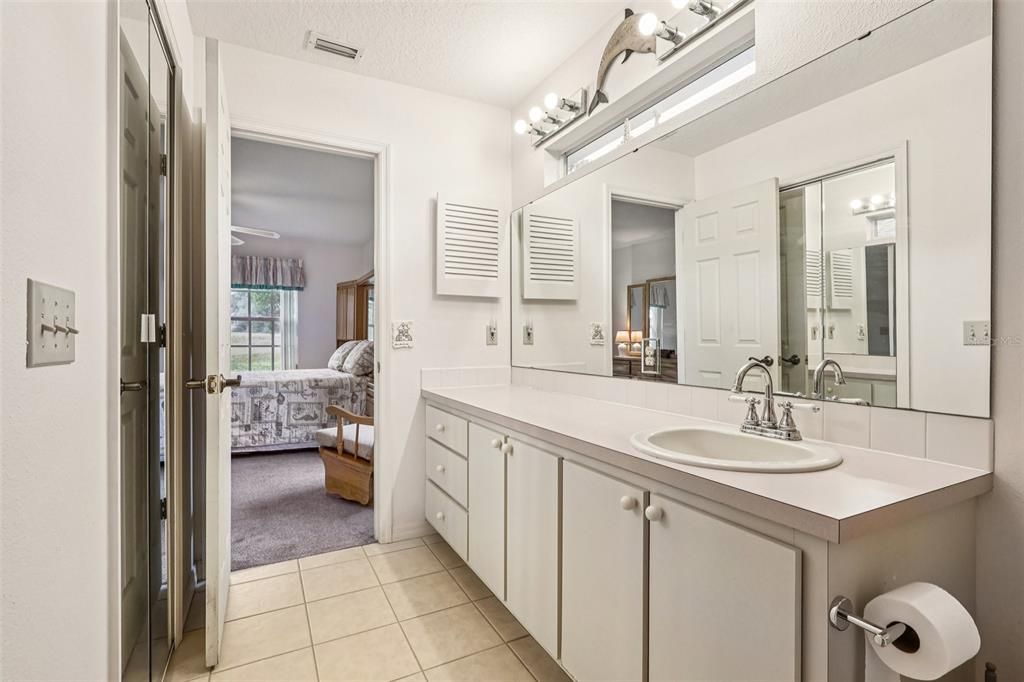 For Sale: $235,000 (2 beds, 2 baths, 1228 Square Feet)