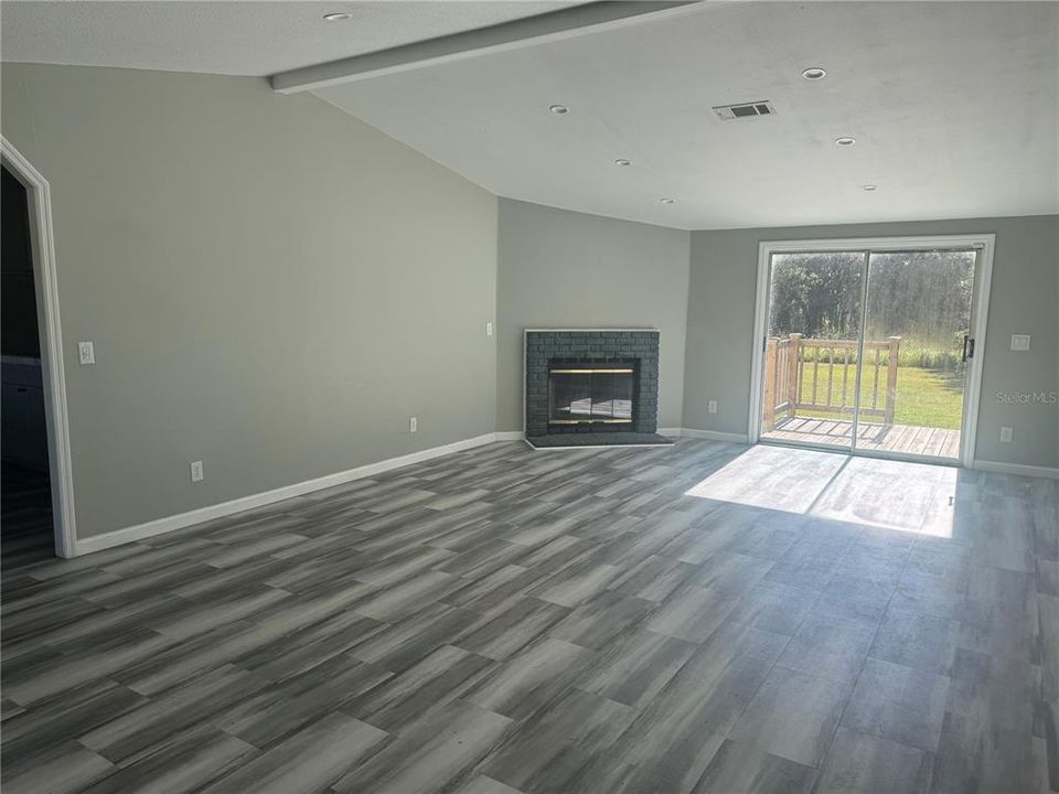 For Rent: $2,200 (3 beds, 2 baths, 1620 Square Feet)