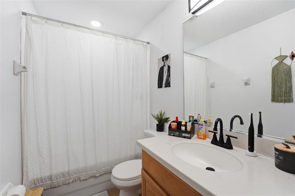 待售: $245,000 (2 贝兹, 2 浴室, 1537 平方英尺)