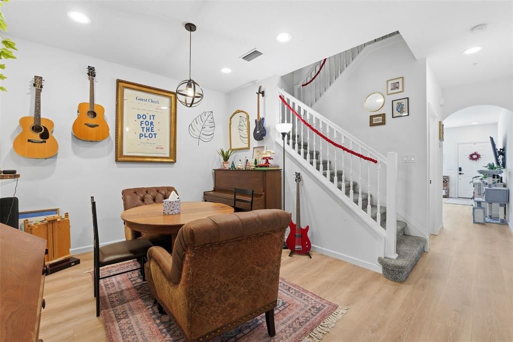 待售: $245,000 (2 贝兹, 2 浴室, 1537 平方英尺)