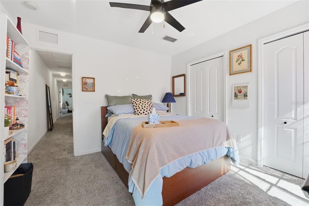 待售: $245,000 (2 贝兹, 2 浴室, 1537 平方英尺)