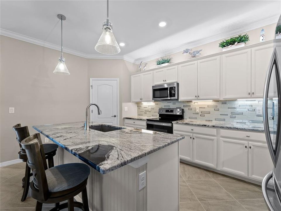 For Sale: $359,000 (3 beds, 3 baths, 1857 Square Feet)