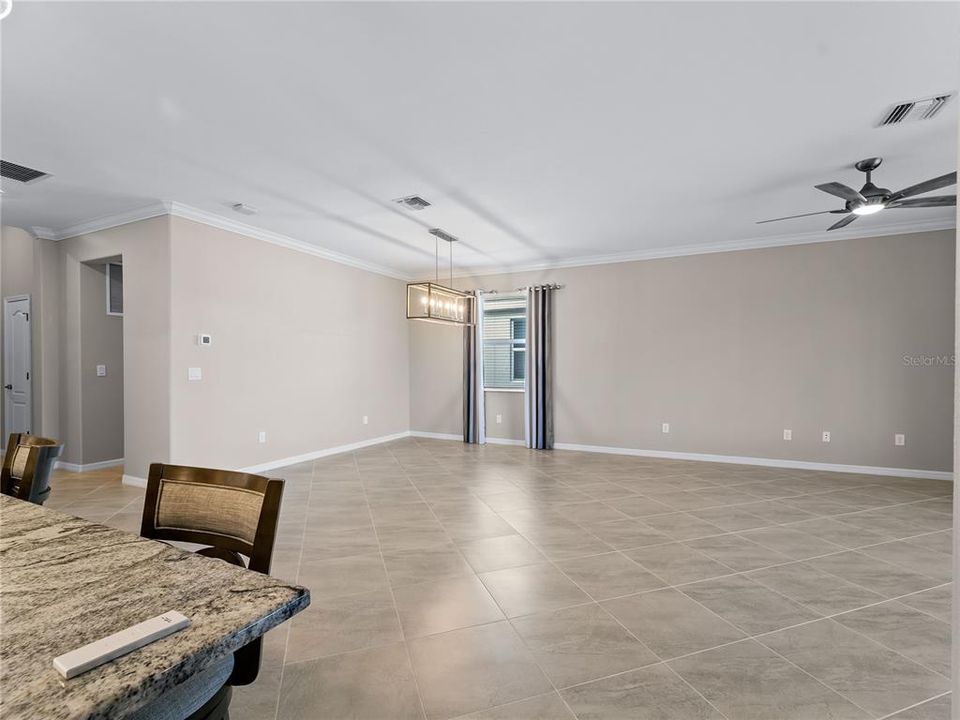 For Sale: $359,000 (3 beds, 3 baths, 1857 Square Feet)