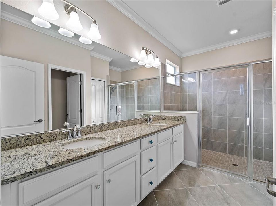 For Sale: $359,000 (3 beds, 3 baths, 1857 Square Feet)