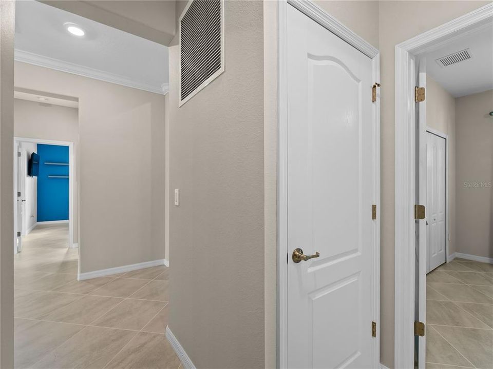 For Sale: $359,000 (3 beds, 3 baths, 1857 Square Feet)