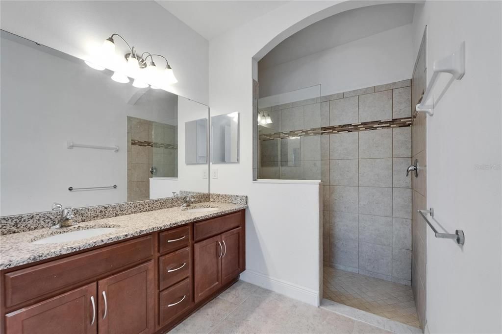 For Sale: $499,000 (4 beds, 5 baths, 3361 Square Feet)