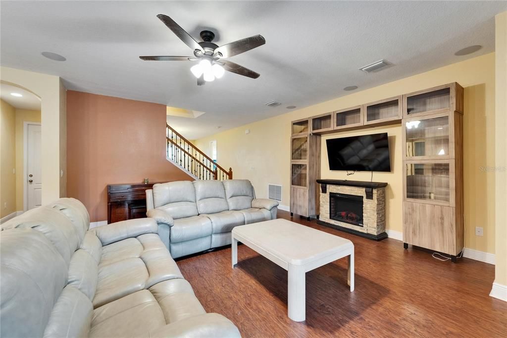 For Sale: $499,000 (4 beds, 5 baths, 3361 Square Feet)