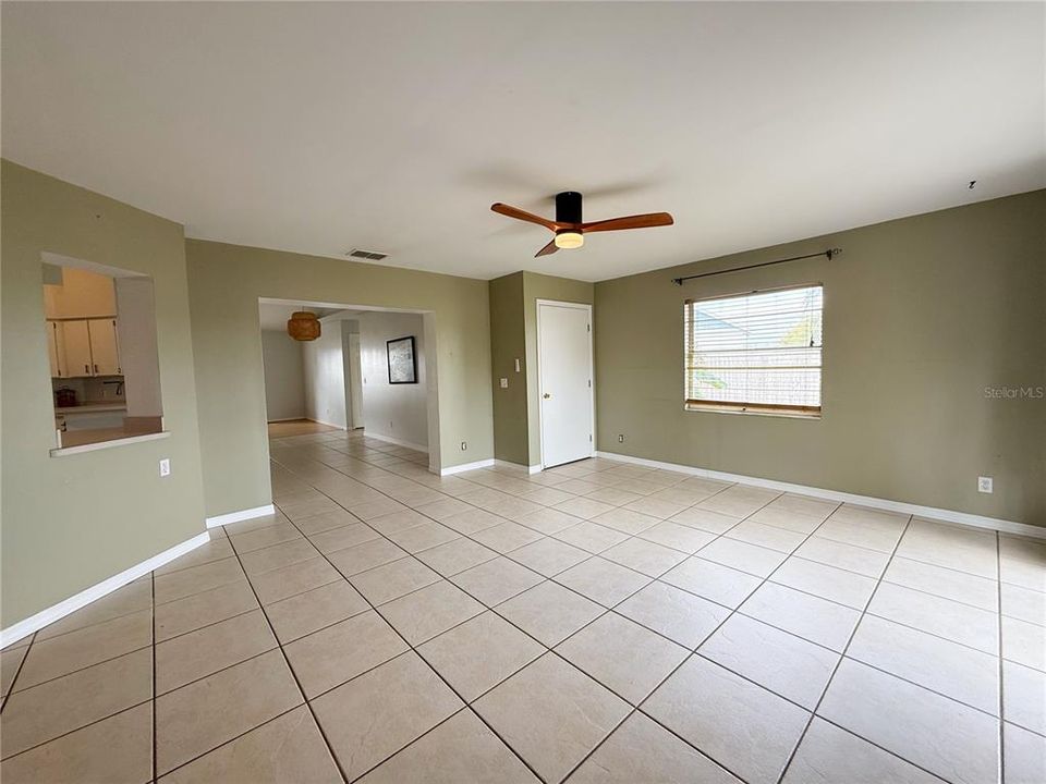 For Sale: $340,000 (4 beds, 2 baths, 1864 Square Feet)
