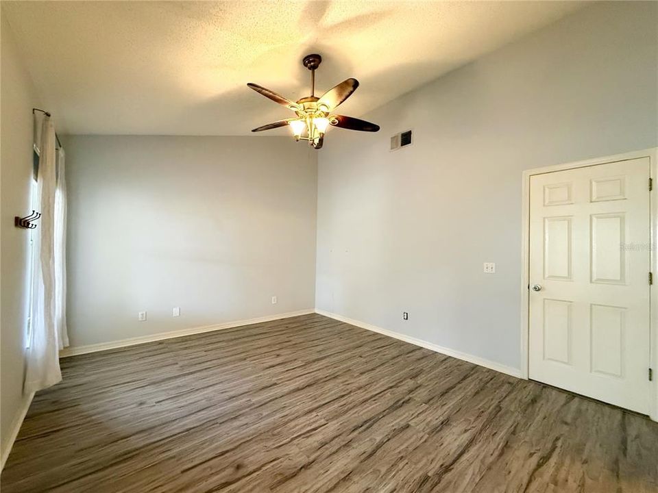 For Sale: $340,000 (4 beds, 2 baths, 1864 Square Feet)