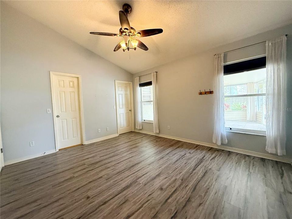 For Sale: $340,000 (4 beds, 2 baths, 1864 Square Feet)