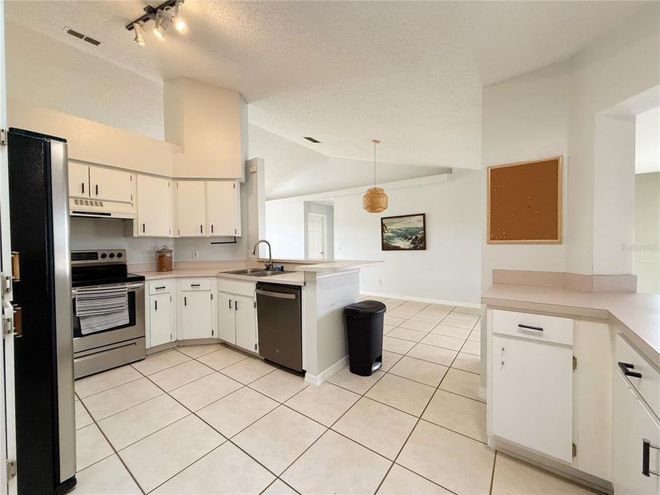 For Sale: $340,000 (4 beds, 2 baths, 1864 Square Feet)