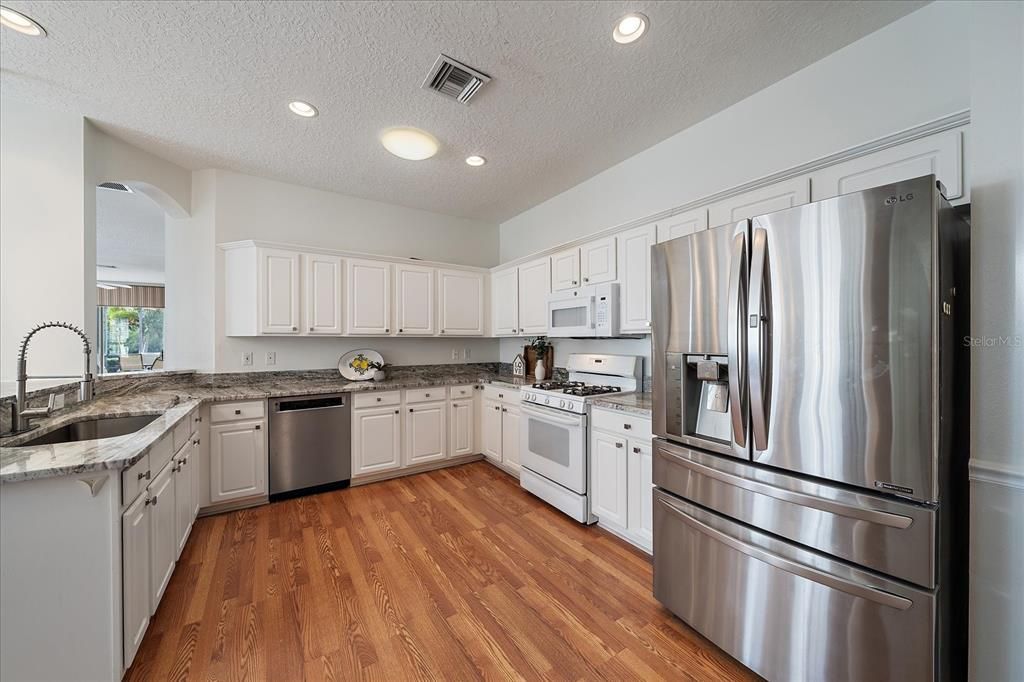 待售: $420,000 (2 贝兹, 2 浴室, 1565 平方英尺)