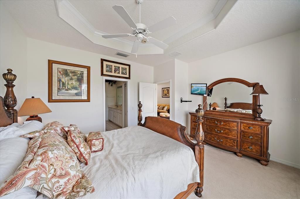 待售: $420,000 (2 贝兹, 2 浴室, 1565 平方英尺)