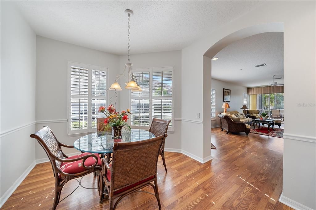 待售: $420,000 (2 贝兹, 2 浴室, 1565 平方英尺)