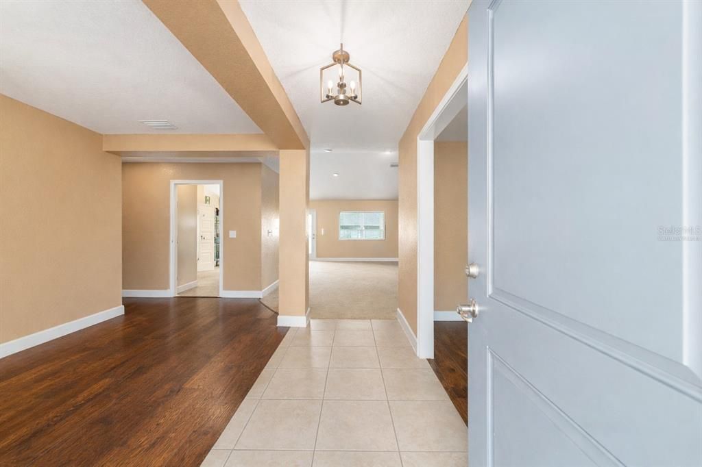 En Venta: $335,000 (3 camas, 2 baños, 2035 Pies cuadrados)