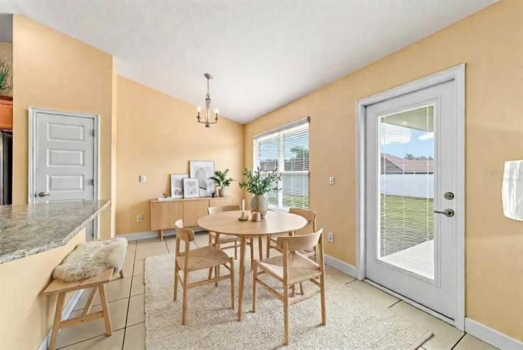 En Venta: $335,000 (3 camas, 2 baños, 2035 Pies cuadrados)