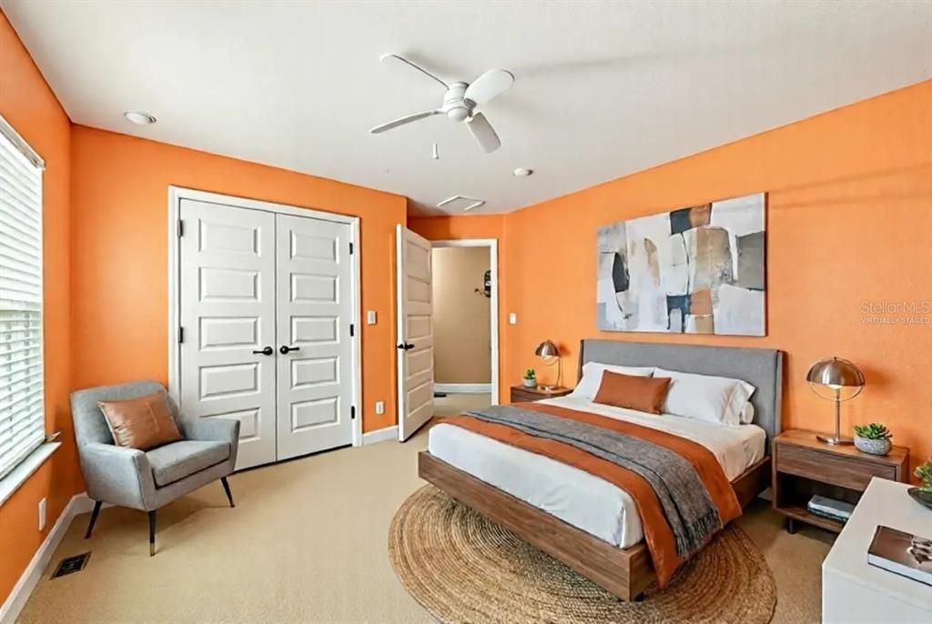 En Venta: $335,000 (3 camas, 2 baños, 2035 Pies cuadrados)