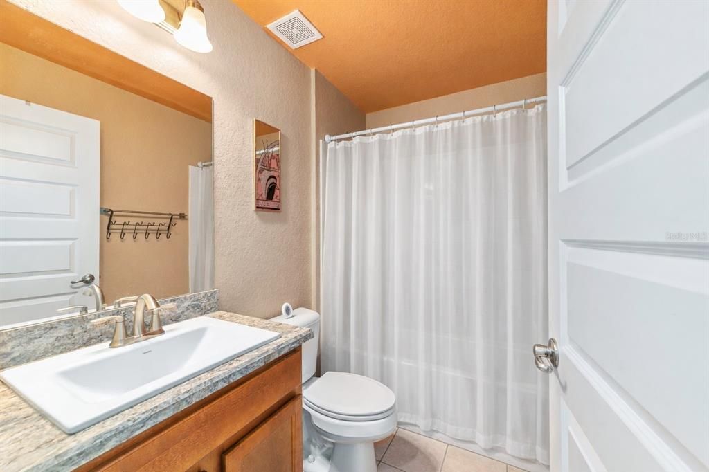 En Venta: $335,000 (3 camas, 2 baños, 2035 Pies cuadrados)