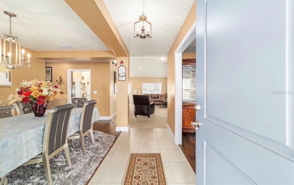 En Venta: $335,000 (3 camas, 2 baños, 2035 Pies cuadrados)