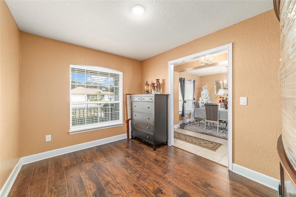 En Venta: $335,000 (3 camas, 2 baños, 2035 Pies cuadrados)