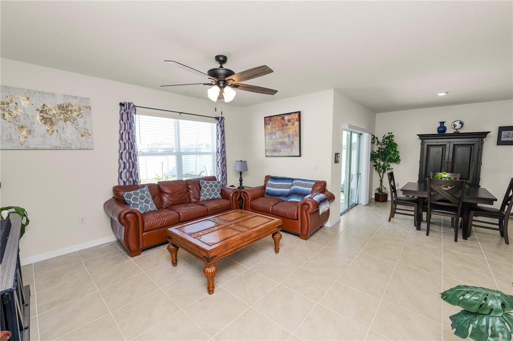 En Venta: $344,900 (4 camas, 2 baños, 1826 Pies cuadrados)