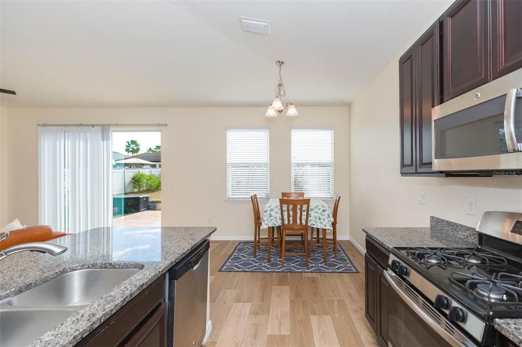 На продажу: $369,900 (3 спален, 2 ванн, 1494 Квадратных фут)