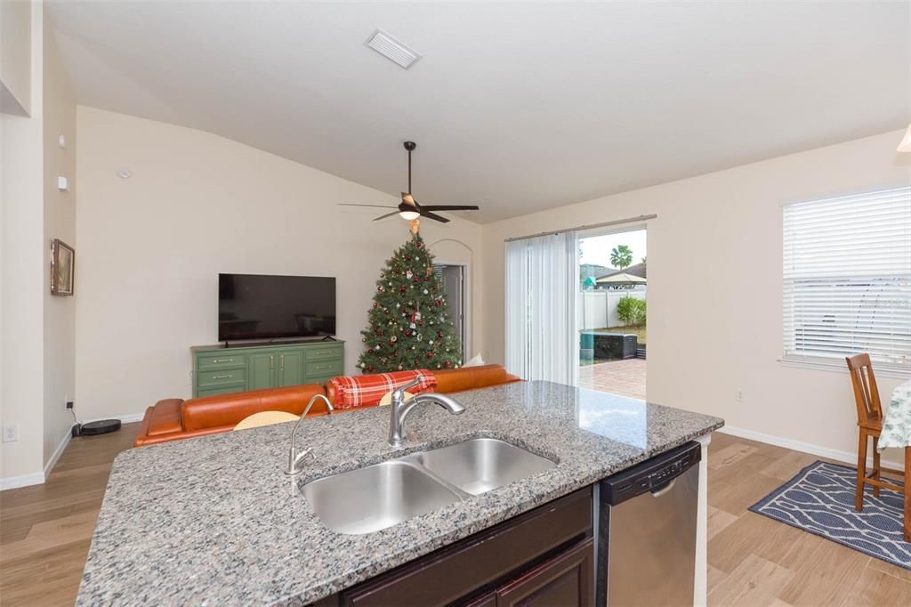 На продажу: $369,900 (3 спален, 2 ванн, 1494 Квадратных фут)