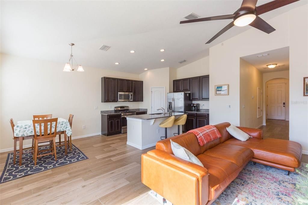 На продажу: $369,900 (3 спален, 2 ванн, 1494 Квадратных фут)