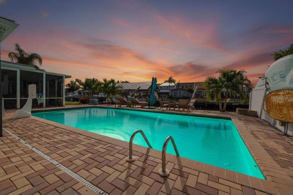 На продажу: $949,000 (4 спален, 3 ванн, 2426 Квадратных фут)