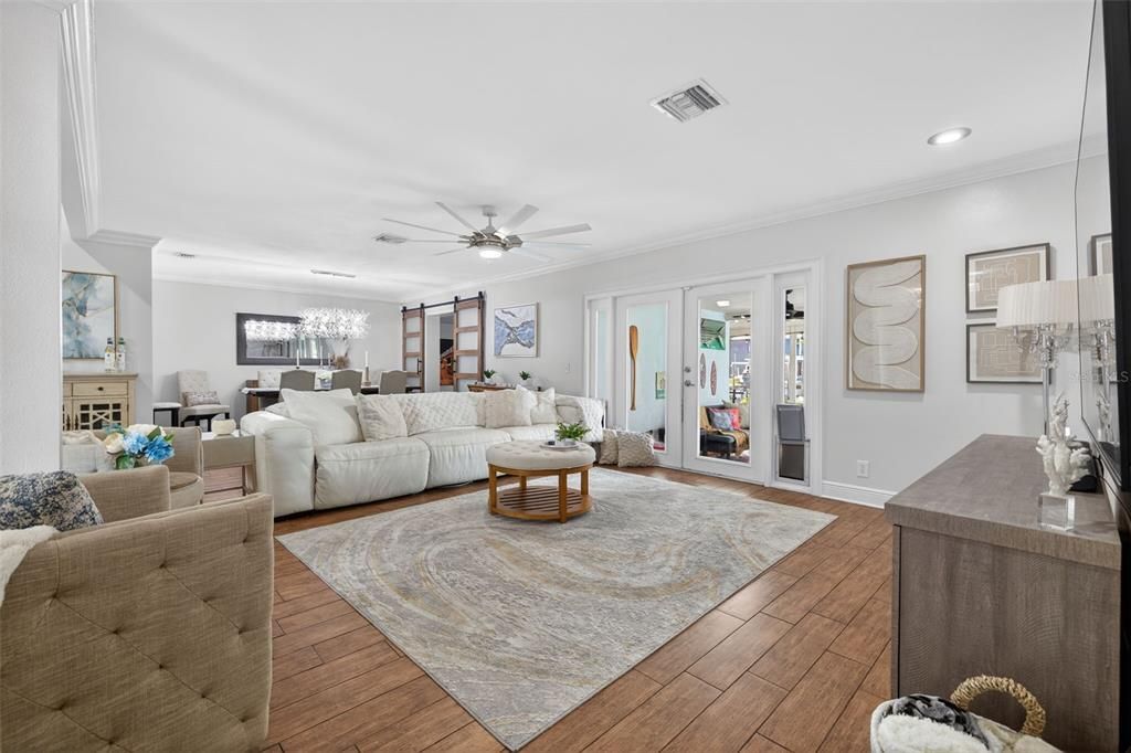 На продажу: $949,000 (4 спален, 3 ванн, 2426 Квадратных фут)