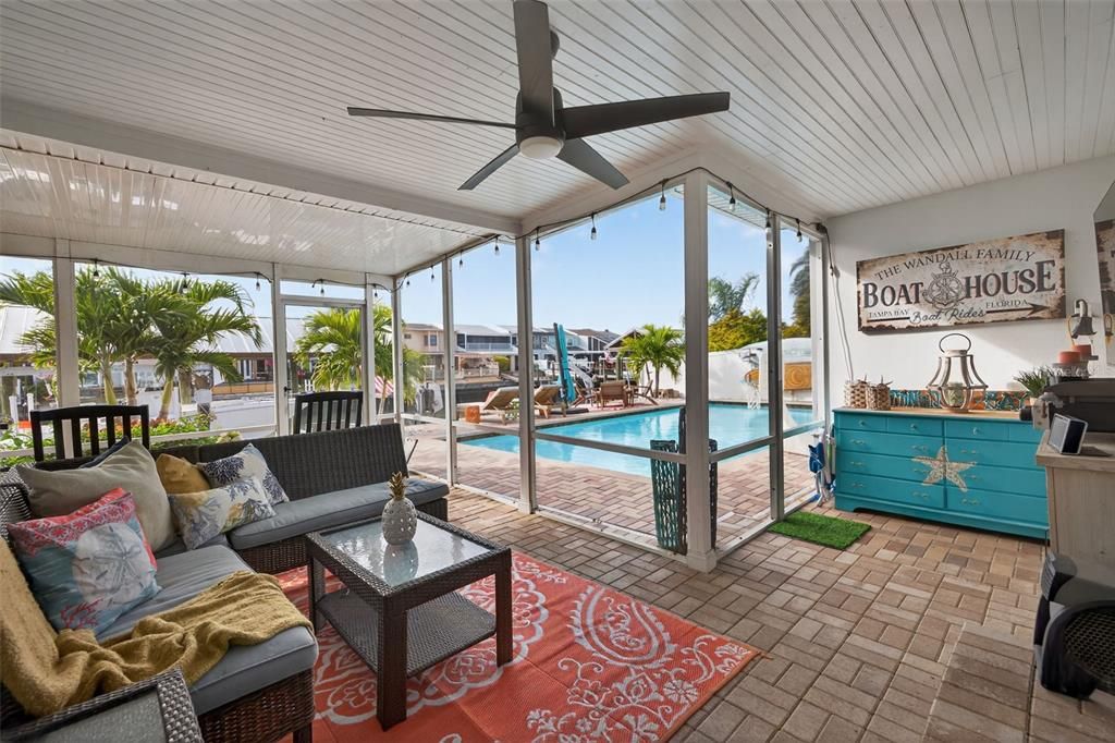 На продажу: $949,000 (4 спален, 3 ванн, 2426 Квадратных фут)