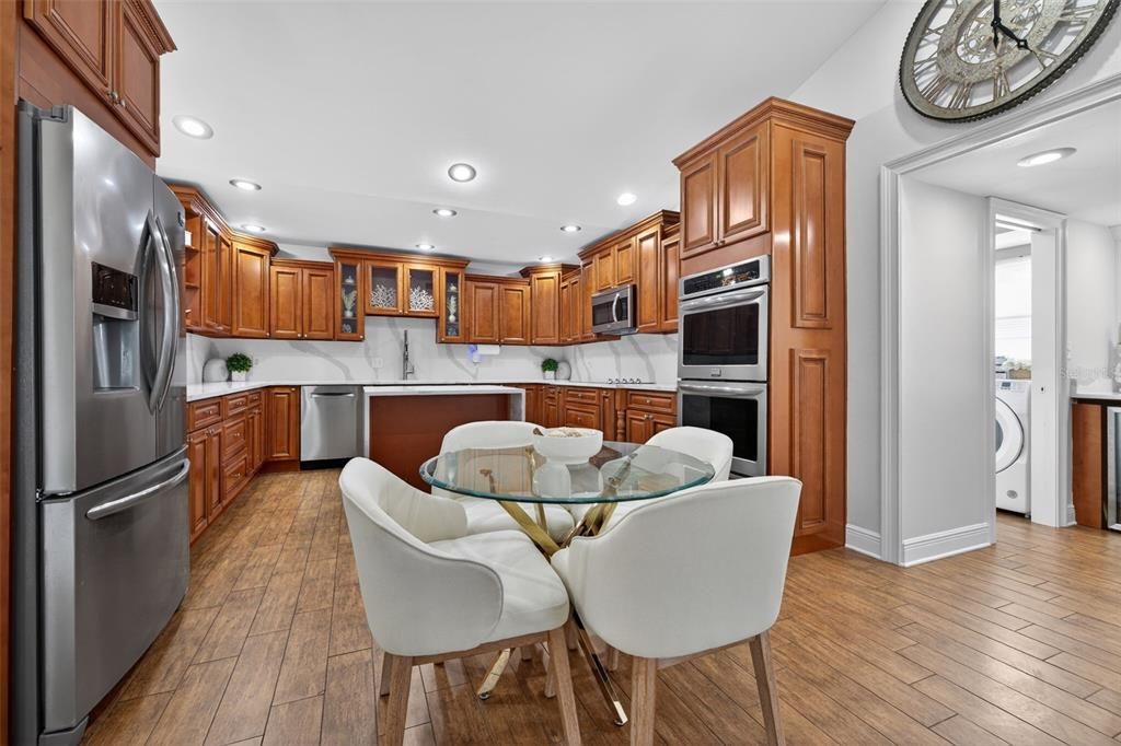 На продажу: $949,000 (4 спален, 3 ванн, 2426 Квадратных фут)