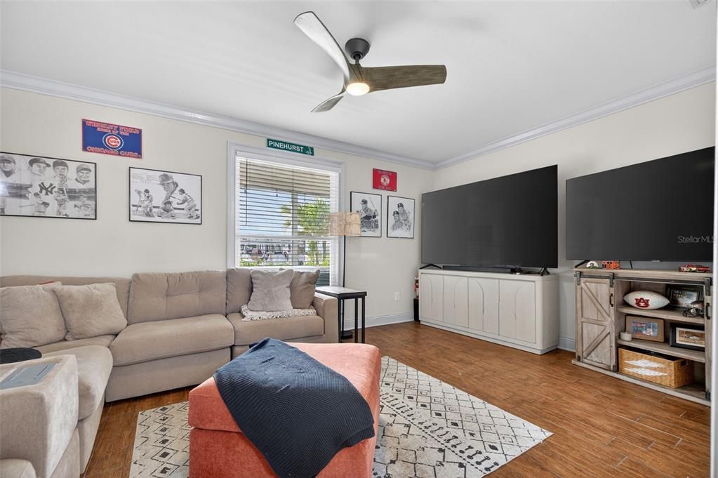 На продажу: $949,000 (4 спален, 3 ванн, 2426 Квадратных фут)