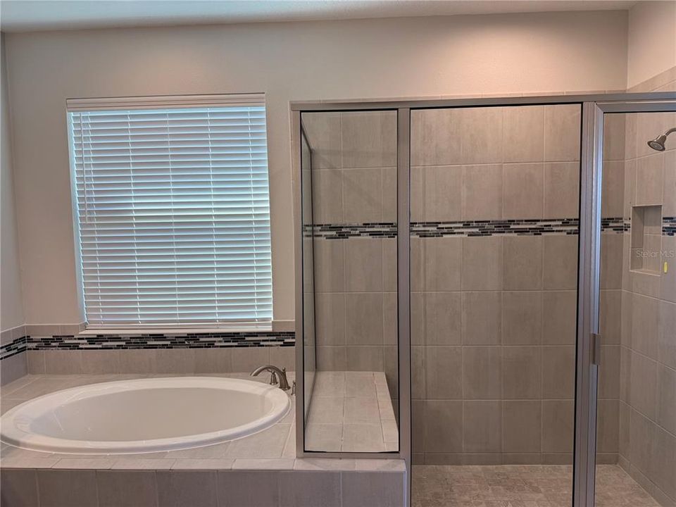 En Venta: $509,990 (4 camas, 3 baños, 2424 Pies cuadrados)